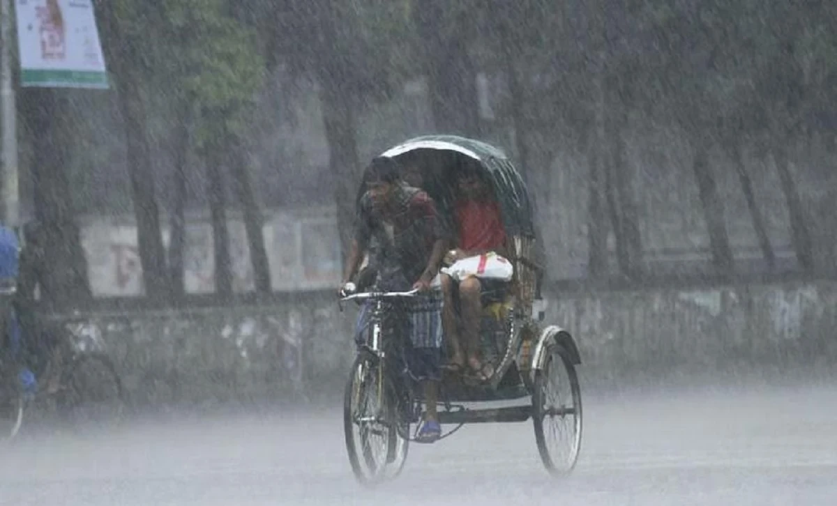 সাত সকালে রাজধানীতে স্বস্তির বৃষ্টি