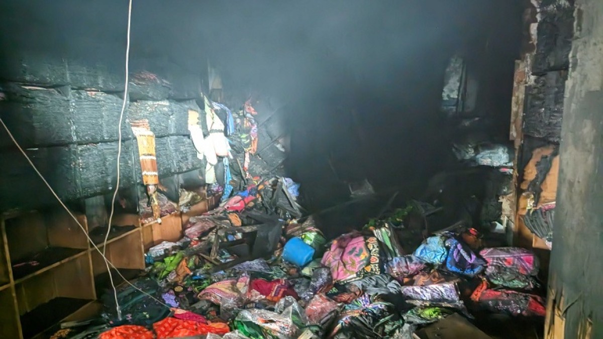 রংপুরে মতি প্লাজা মার্কেটে আগুন