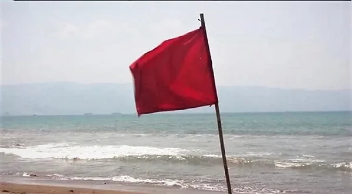 ১২ অঞ্চলের নদীবন্দরে সতর্কতা