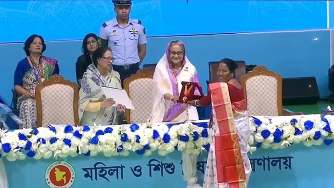 প্রধানমন্ত্রী দিলেন পাঁচ নারীকে রোকেয়া পদক