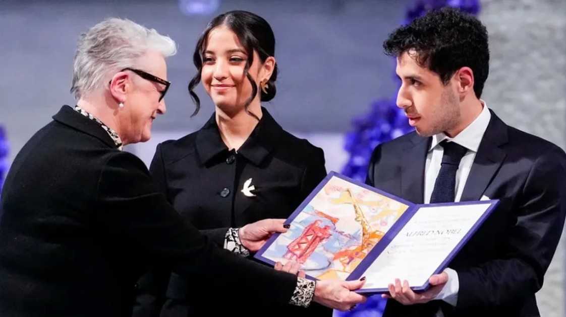 কারাবন্দী নার্গিসের হয়ে নোবেল পুরস্কার গ্রহণ করলো যমজ সন্তানরা