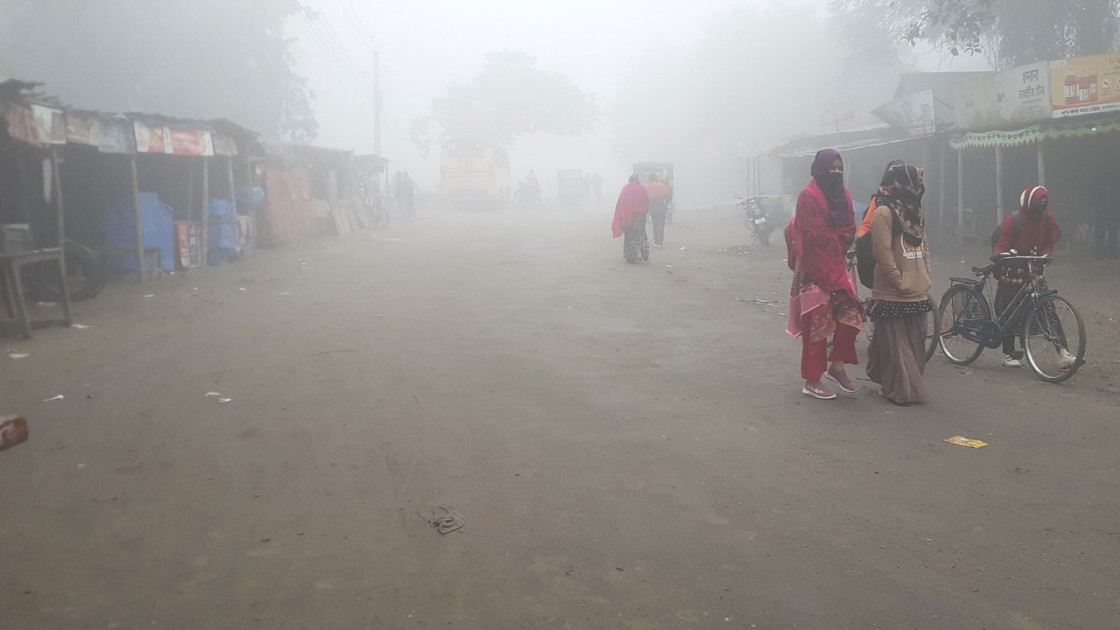 কুয়াশা-হিমেল বাতাসে স্থবির জনজীবন