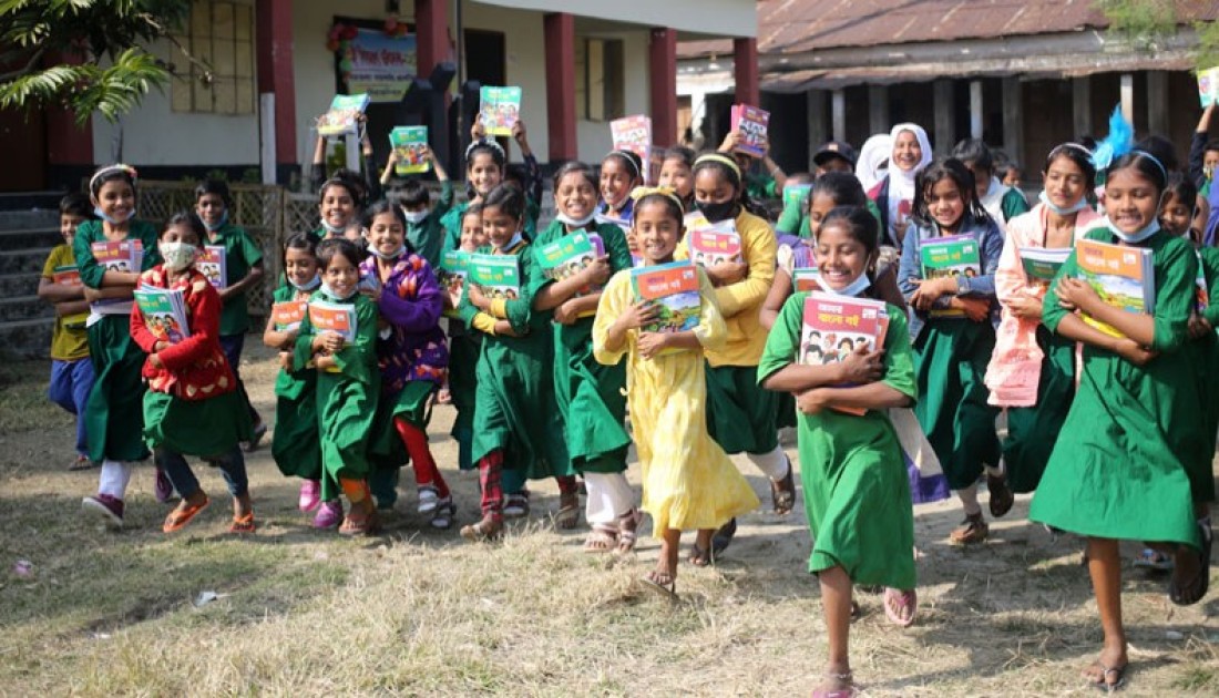 তীব্র গরমে উৎকন্ঠায় অভিভাবকরা, শিক্ষাপ্রতিষ্ঠান আরও ৭ দিন বন্ধের দাবি