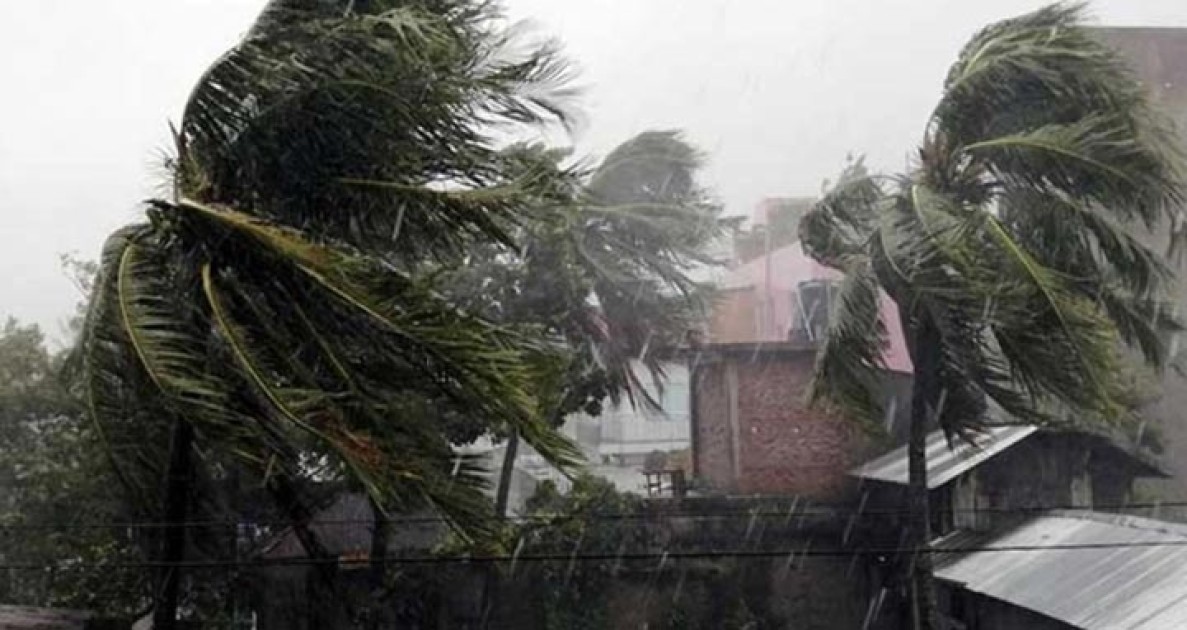 দুপুরের মধ্যে ৬০ কিলোমিটার বেগে ঝড়ের আশঙ্কা দুপুরের মধ্যে ৬০ কিলোমিটার বেগে ঝড়ের আশঙ্কা